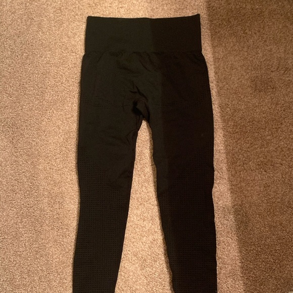 Black Seamless Leggings - Picture 5 of 5